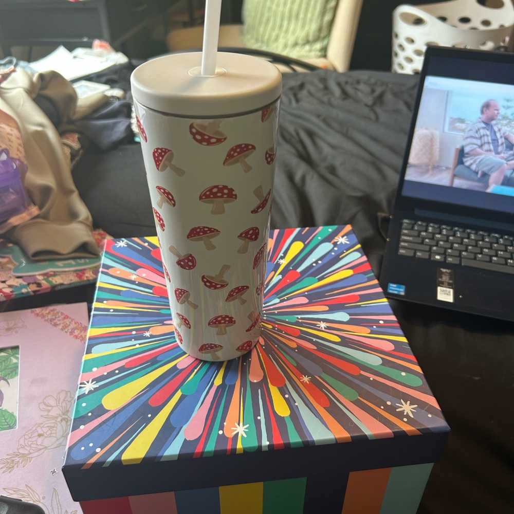 Mushroom tumbler 24oz